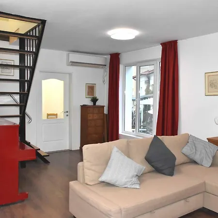 Apartment And Quiet In